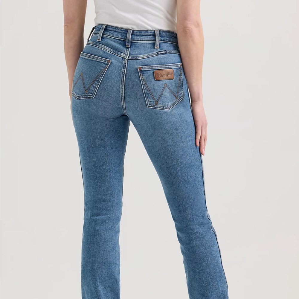 Wrangler Blue Straight Leg Jeans Timeless Style